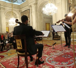 Doña Sofía durante la interpretación del concierto