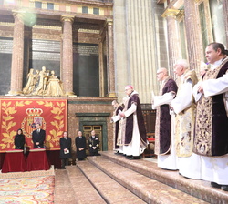 Sus Majestades los Reyes durante el funeral por la Infanta Doña Pilar