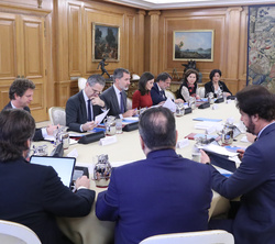Sus Majestades los Reyes durante la reunión de la Comisión Delegada de la Fundación Princesa de Girona