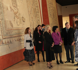 Sus Majestades los Reyes durante la visita al Museo Histórico Municipal
