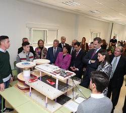 Sus Majestades los Reyes reciben una exposición sobre uno de los proyectos