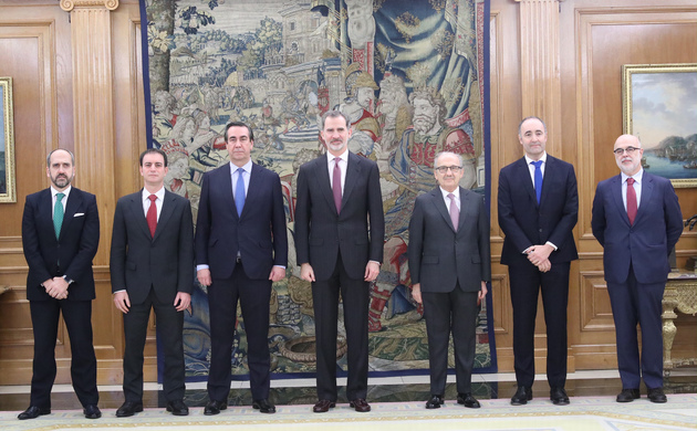Su Majestad el Rey junto al comité ejecutivo de la Unión de Empresas Siderúrgicas