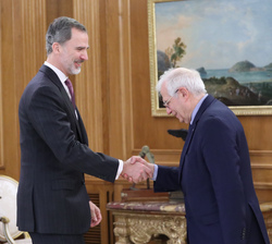Su Majestad el rey recibe el saludo del alto representante e la Unión para Asuntos Exteriores y Política de Seguridad y Vicepresidente de la Comisión 