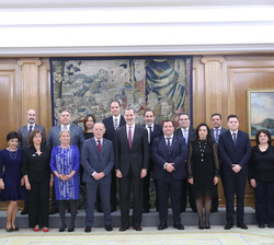 Su Majestad el Rey con la nueva Junta Directiva de la Confederación Española de Cascos Históricos