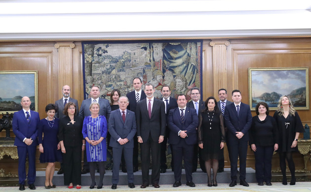 Su Majestad el Rey con la nueva Junta Directiva de la Confederación Española de Cascos Históricos
