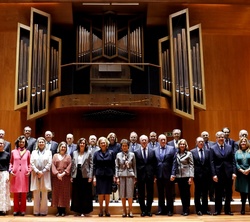 Doña Sofía junto al Patronato de la Escuela Superior de Música Reina Sofía