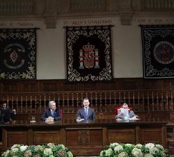 Francisco Virseda, director del Gabinete del defensor del Pueblo y maestro de ceremonias del acto, da la bienvenida y presenta la intervenciones previ