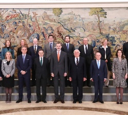 Su Majestad el Rey junto al Consejo de la Diputación de la Grandeza de España y Títulos del Reino