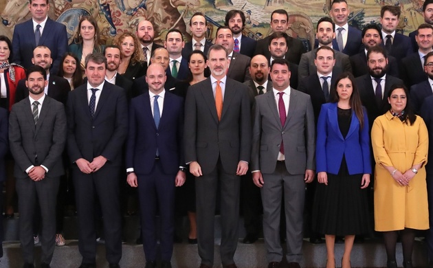 Su Majestad el Rey junto a la Comisión Ejecutiva de la Confederación Española de Jóvenes Empresarios, con motivo de la nueva configuración de su Comit