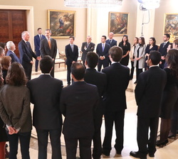 Su Majestad el Rey durante la audiencia a los nuevos Ingenieros Agrónomos del Estado