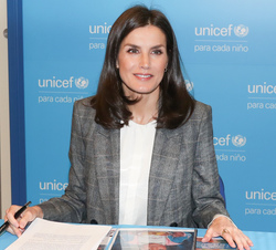 Su Majestad la Reina durante la reunión de trabajo