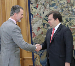 Su Majestad el Rey recibe el saludo del presidente de la Cámara de Diputados de la República Federativa de Brasil, Rodrigo Maia