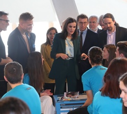 La Reina con los participantes en el taller de innovación para la resolución de problemas