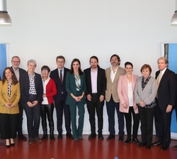 Doña Letizia con premiados de ediciones anteriores y autoridades