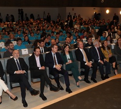 Su Majestad la Reina en el auditorio del Centro Ágora, momentos antes del inicio del acto