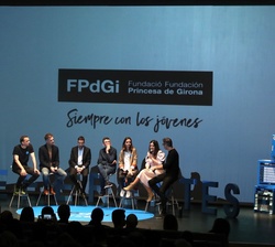 Mesa de diálogo durante el acto