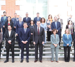 Fotografía de grupo de los participantes en la Reunión del Consejo de Seguridad Nacional presidida por su Majestad el Rey