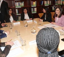 Doña Letizia durante el desarrollo de la Mesa de Trabajo
