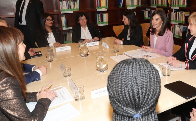 Doña Letizia durante el desarrollo de la Mesa de Trabajo