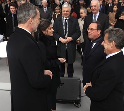 Sus Majestades los Reyes con los Expresidentes de la República Francesa Nicolas Sarkozy y François Hollande