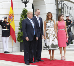 Fotografía de archivo de Sus Majestades los Reyes con el Presidente de los Estados Unidos, Donald Trump, y la Primera Dama, Melanie Trump