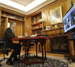 Su Majestad el Rey durante la videoconferencia con los responsables de la Fundación COTEC 