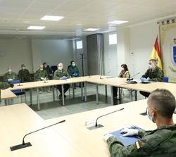 Su Majestad el Rey es informado de la Operación Balmis por el jefe de Estado Mayor de la defensa, general del Aire Miguel Ángel Villarroya