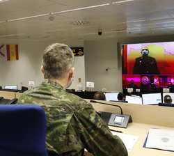 Su Majestad el Rey durante la videoconferencia con los diferentes mandos componentes de la Operación Balmis