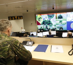 Su Majestad el Rey durante su intervención en la videocenferencia mantenida con los diferentes mandos componentes de la Operación Balmis
