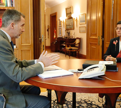 Don Felipe en el transcurso de la audiencia con la ministra de Asuntos Exteriores, Unión Europea y Cooperación, Arancha González Laya
