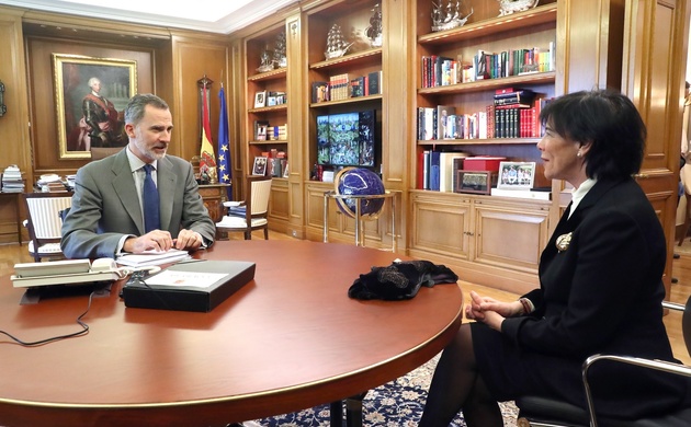 Su Majestad el Rey durante el despacho con la ministra de Educación y Formación Profesional, María Isabel Celaá Diéguez