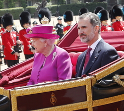 Fotografía de archivo. Su Majestad el Rey junto a Su Majestad la Reina Isabel II durante la Visita de Estado de 2017