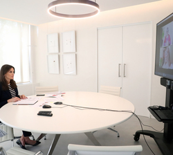 Su Majestad la Reina durante la videoconferencia con la Red Estatal de Mujeres Salud Mental España