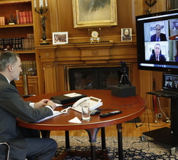 Su Majestad el Rey durante la videoconferencia con el Sector Olivarero Andaluz