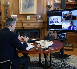 Su Majestad el Rey durante la videoconferencia con el sector ovino y caprino de Aragón, Castilla y León, Castilla-La Mancha y Navarra