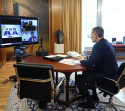 Su Majestad el Rey durante la videoconferencia con el sector ovino y caprino de Aragón, Castilla y León, Castilla-La Mancha y Navarra
