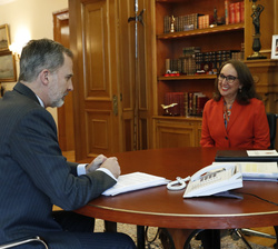 Su Majestad el Rey durante la audiencia a Rebeca Grynspan, Secretaria General Iberoamericana