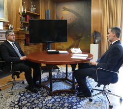 Su Majestad el Rey y el secretario general de la Organización Mundial del Turismo (OMT), Zurab Pololikashvili conversan durante la audiencia