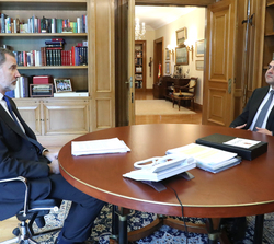 Su Majestad el Rey junto al secretario general de la Organización Mundial del Turismo (OMT), Zurab Pololikashvili durante la audiencia
