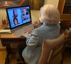 Francisca Sauquillo, vicepresidenta de la Plataforma del Voluntariado, durante la videoconferencia con Sus Majestades los Reyes