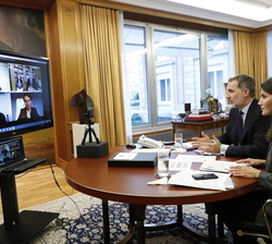 Sus Majestades los Reyes se interesan por las iniciativas puestas en marcha y por la forma de recuperar la normalidad en los ámbitos profesionales de 