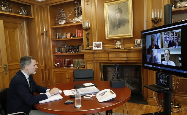 Su Majestad el Rey durante la videoconferencia