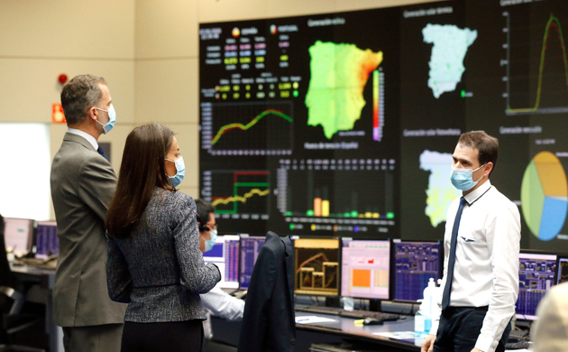 Sus Majestades los Reyes reciben explicaciones del funcionamiento del Centro de Control del Sistema Eléctrico de Red Eléctrica de España