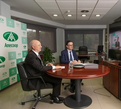 Conversación de los Reyes con los responsables del Grupo Anecoop