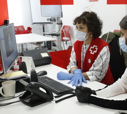 Su Majestad la Reina en un puesto de sesiones de empleo