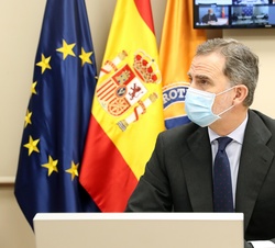 Su Majestad el Rey durante su visita el CENEM