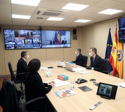 Don Felipe en la sala de conducción y apoyo del CENEM