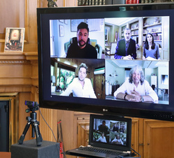Videoconferencia de Sus Majestades los Reyes con los representantes de la música española