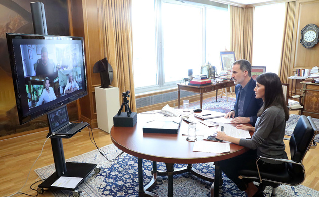 Los Reyes durante el desarrollo de la videoconferencia con los representantes de la música española