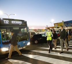 Sus Majestades los Reyes durante su visita a las instalaciones de Mercamadrid